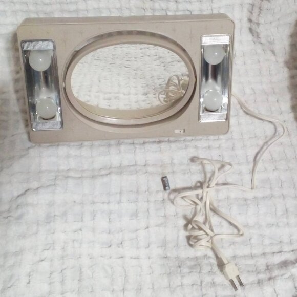 Vintage Illuminated Make Up Mirror - Picture 1 of 5